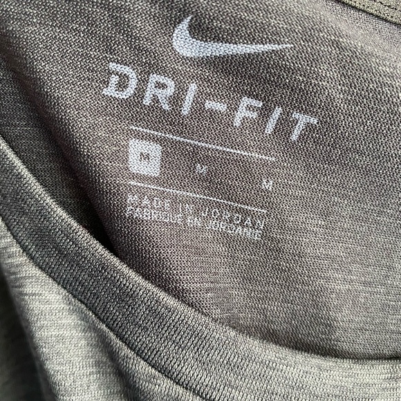 Mens NIKE dri fit top - Picture 3 of 3